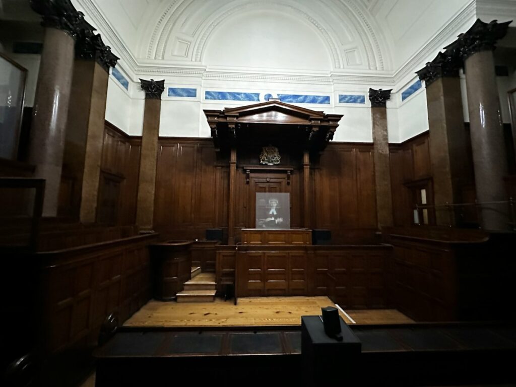Lege rechtszaal - correctionele rechtbank - Advocatenkantoor Van Oyen