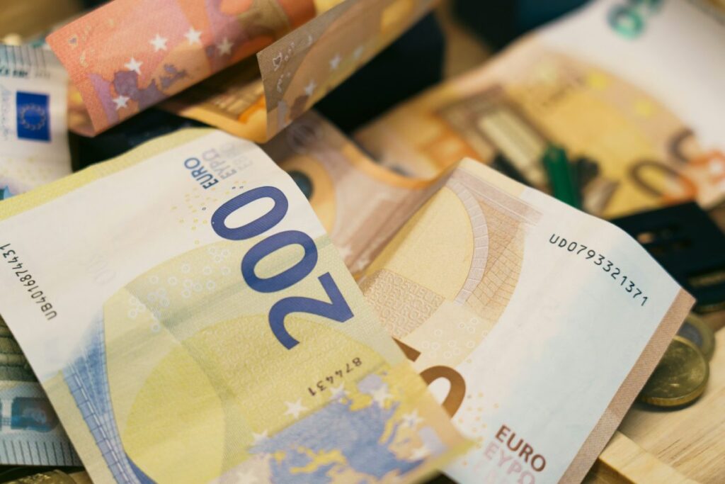 Euro biljetten - verkeersboete betalen of betwisten - Advocatenkantoor Van Oyen